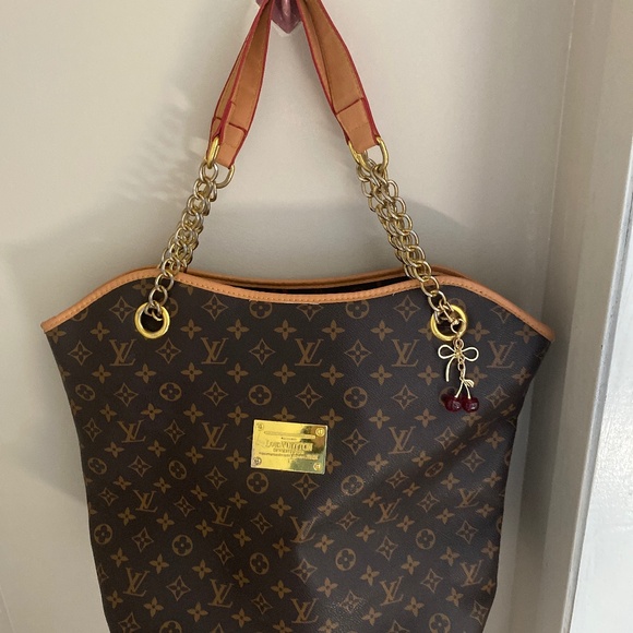 Louis Vuitton bag - Picture 1 of 5